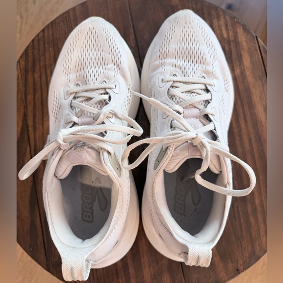 Brooks Women's Cream Glycerine 22 Running Shoes - Picture 3 of 6